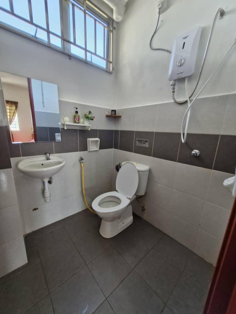 Homestay Camelia Kuala Terengganu - Anggerik House Luaran gambar